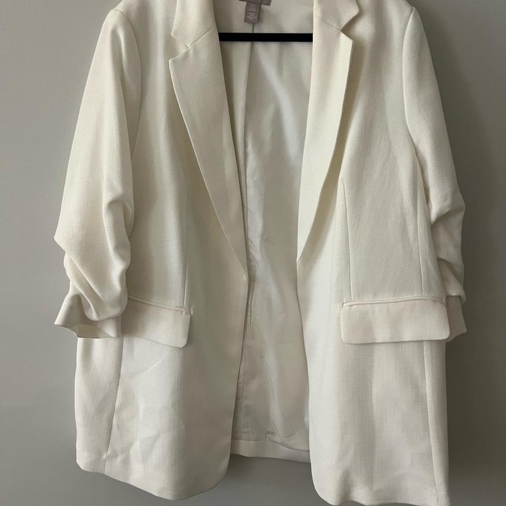 H&M White Blazer with Notched Lapels and Relaxed Fit